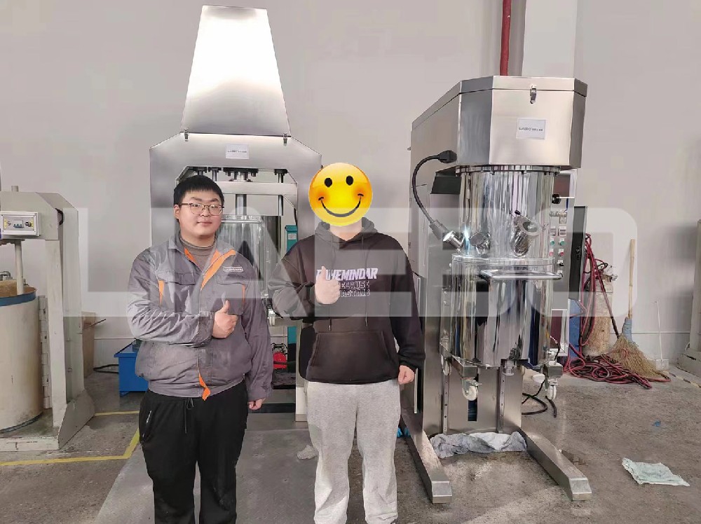 浙江某新材料公司100L雙行星攪拌機加壓料機調(diào)試成功