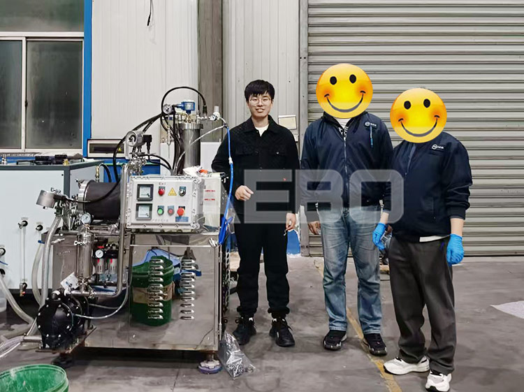 杭州某科技股份有限公司，5L棒塊陶瓷砂磨機調(diào)試成功
