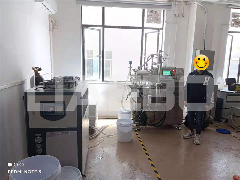 深圳某大學(xué)10L陶瓷納米砂磨機調(diào)試成功